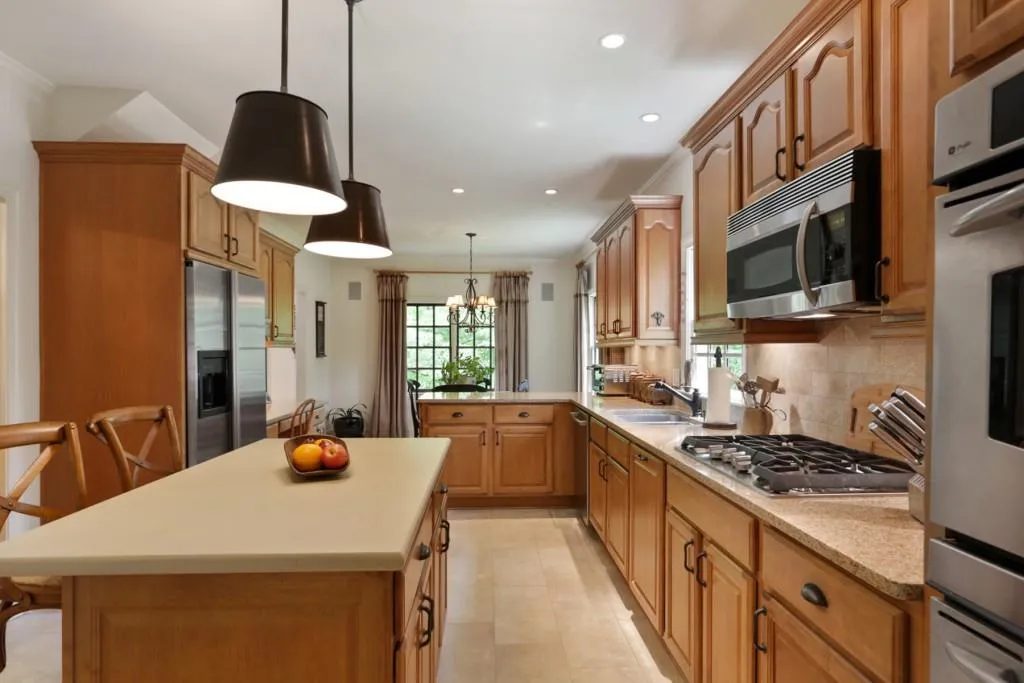 9935 Huntcliff Trace, Sandy Springs, Georgia 30350, 4 Bedrooms Bedrooms, ,3 BathroomsBathrooms,Residential,Sold,9935 Huntcliff Trace,6714312