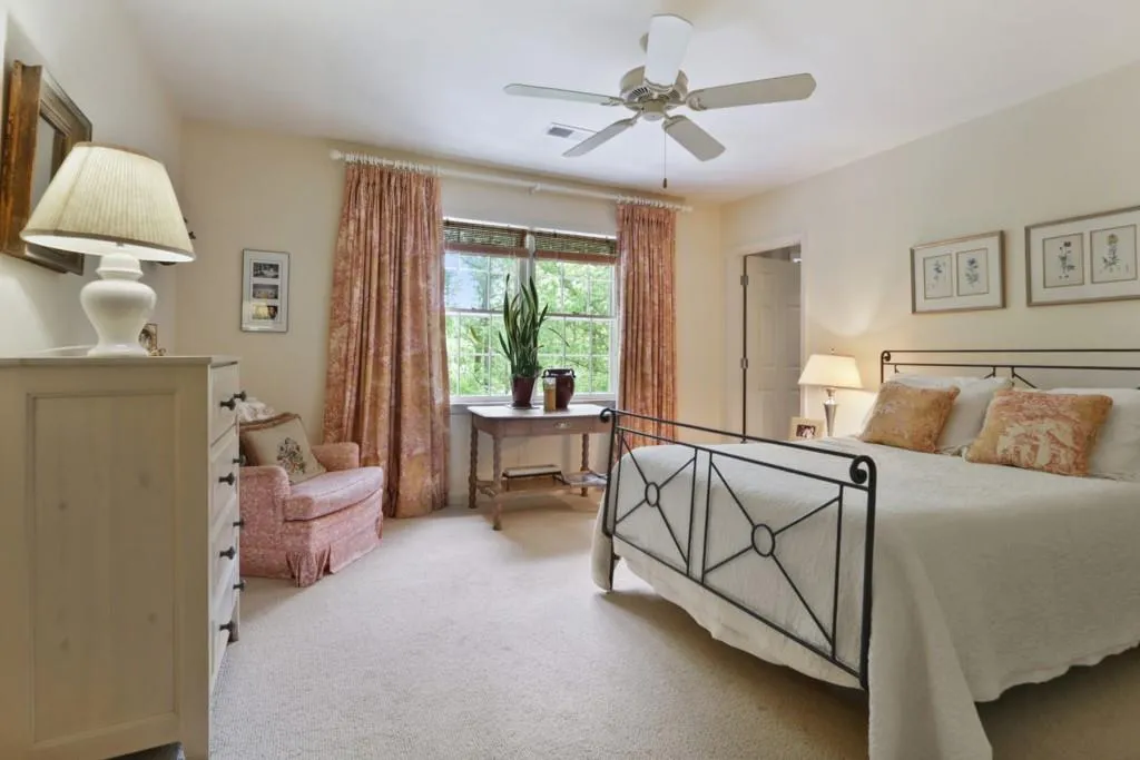 9935 Huntcliff Trace, Sandy Springs, Georgia 30350, 4 Bedrooms Bedrooms, ,3 BathroomsBathrooms,Residential,Sold,9935 Huntcliff Trace,6714312