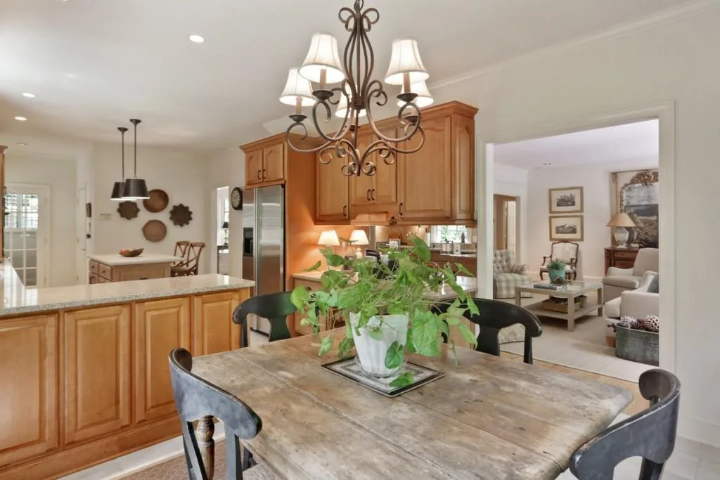 9935 Huntcliff Trace, Sandy Springs, Georgia 30350, 4 Bedrooms Bedrooms, ,3 BathroomsBathrooms,Residential,Sold,9935 Huntcliff Trace,6714312