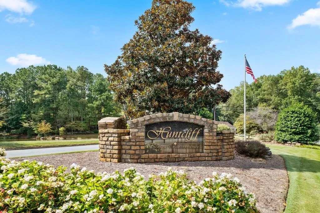 9935 Huntcliff Trace, Sandy Springs, Georgia 30350, 4 Bedrooms Bedrooms, ,3 BathroomsBathrooms,Residential,Sold,9935 Huntcliff Trace,6714312