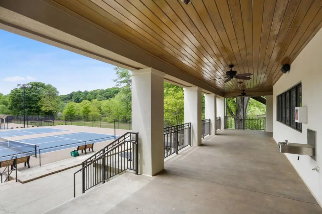 9935 Huntcliff Trace, Sandy Springs, Georgia 30350, 4 Bedrooms Bedrooms, ,3 BathroomsBathrooms,Residential,Sold,9935 Huntcliff Trace,6714312