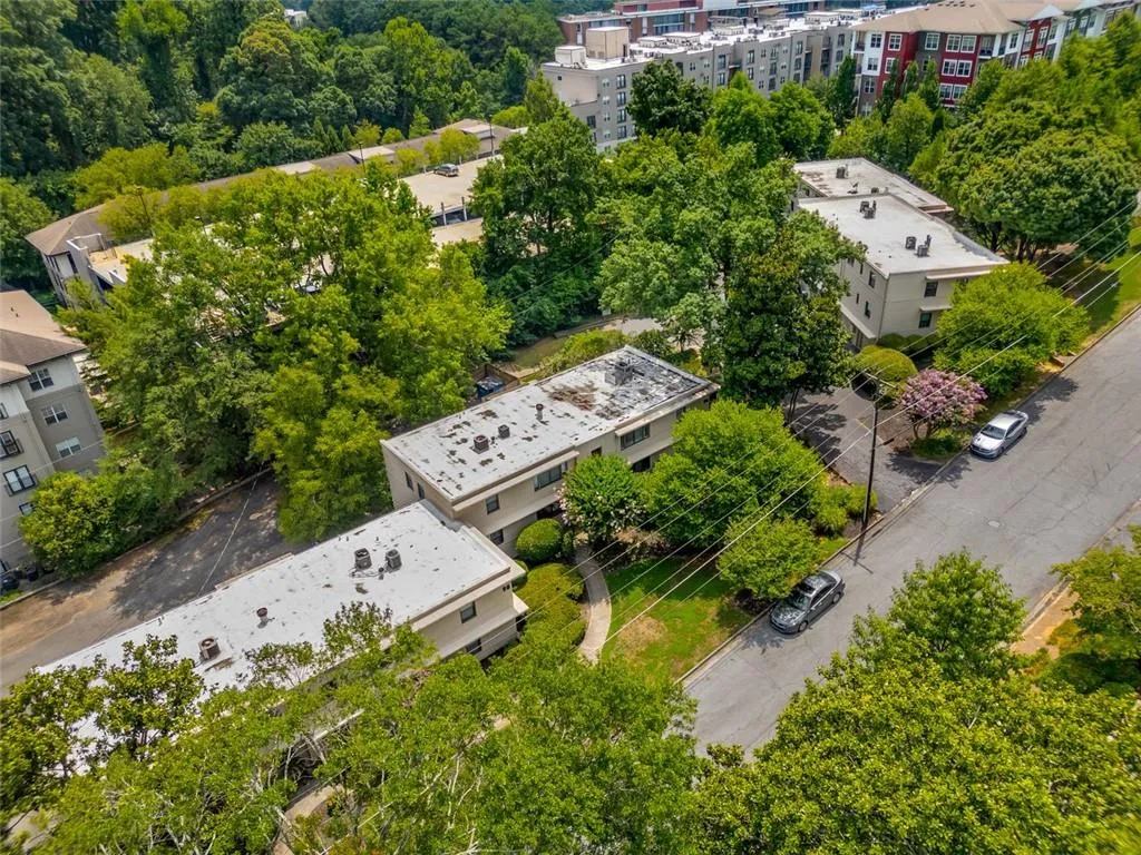 96 Ardmore Place Nw Unit #3, Atlanta, Georgia 30309, 2 Bedrooms Bedrooms, ,1 BathroomBathrooms,Residential,For Sale,96 Ardmore Place Nw Unit #3,7636663