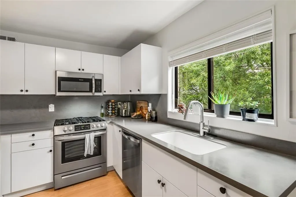 96 Ardmore Place Nw Unit #3, Atlanta, Georgia 30309, 2 Bedrooms Bedrooms, ,1 BathroomBathrooms,Residential,For Sale,96 Ardmore Place Nw Unit #3,7636663