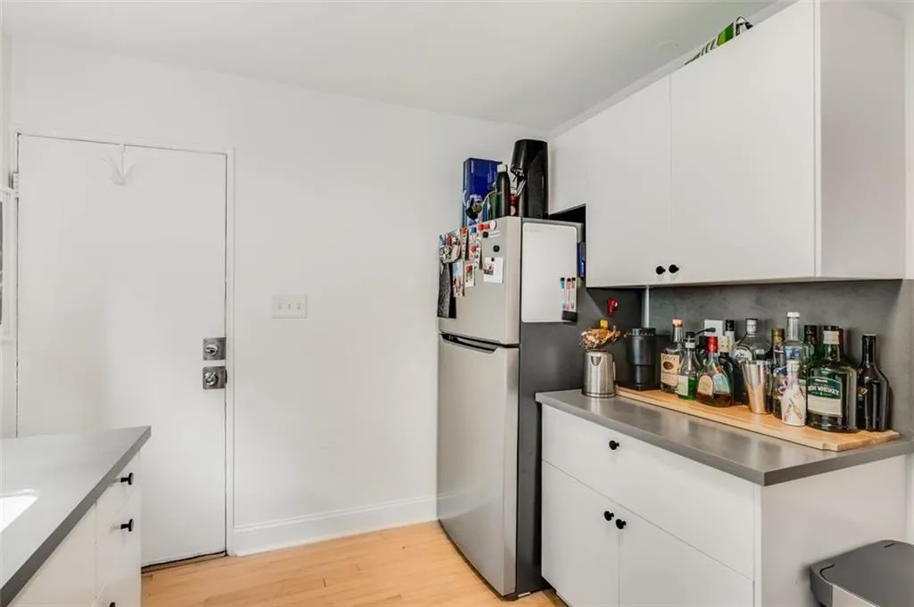 96 Ardmore Place Nw Unit #3, Atlanta, Georgia 30309, 2 Bedrooms Bedrooms, ,1 BathroomBathrooms,Residential,For Sale,96 Ardmore Place Nw Unit #3,7636663