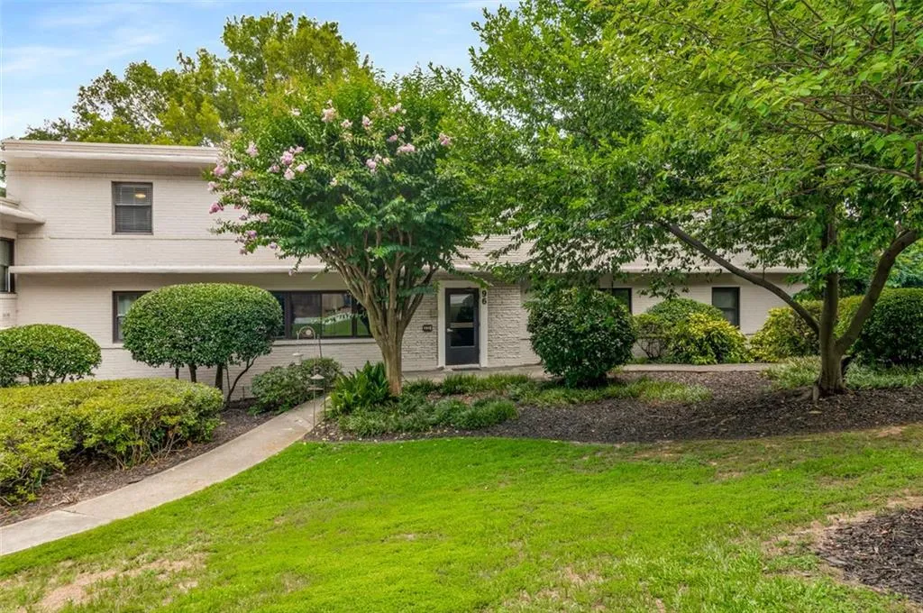 96 Ardmore Place Nw Unit #3, Atlanta, Georgia 30309, 2 Bedrooms Bedrooms, ,1 BathroomBathrooms,Residential,For Sale,96 Ardmore Place Nw Unit #3,7636663