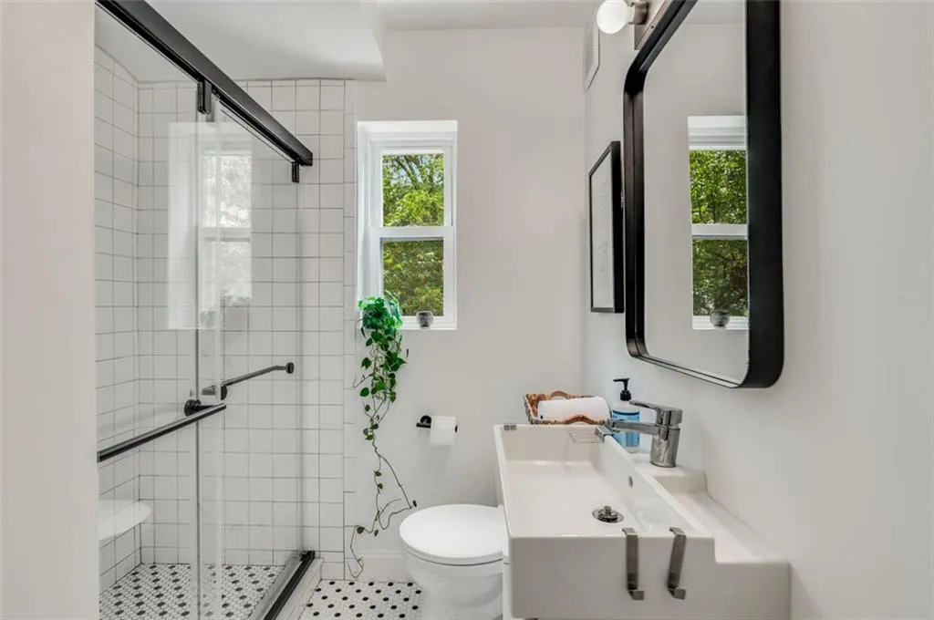 96 Ardmore Place Nw Unit #3, Atlanta, Georgia 30309, 2 Bedrooms Bedrooms, ,1 BathroomBathrooms,Residential,For Sale,96 Ardmore Place Nw Unit #3,7636663