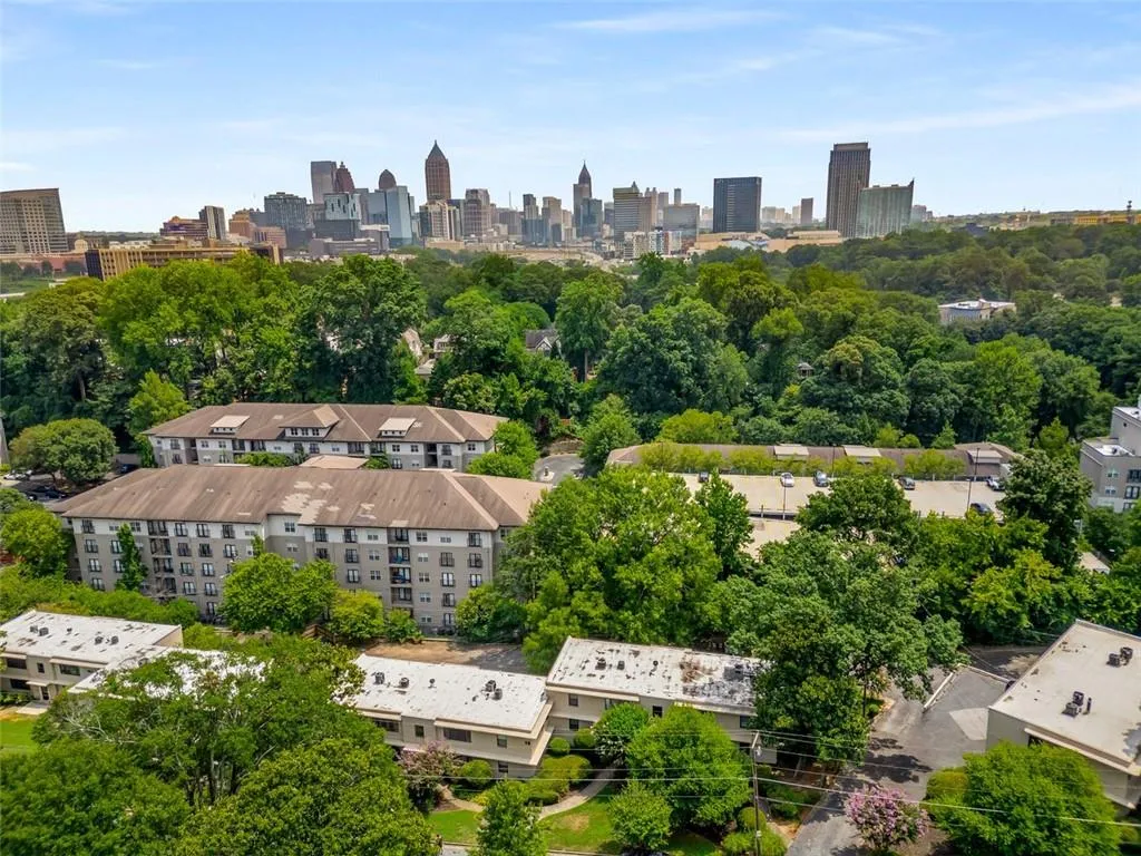 96 Ardmore Place Nw Unit #3, Atlanta, Georgia 30309, 2 Bedrooms Bedrooms, ,1 BathroomBathrooms,Residential,For Sale,96 Ardmore Place Nw Unit #3,7636663