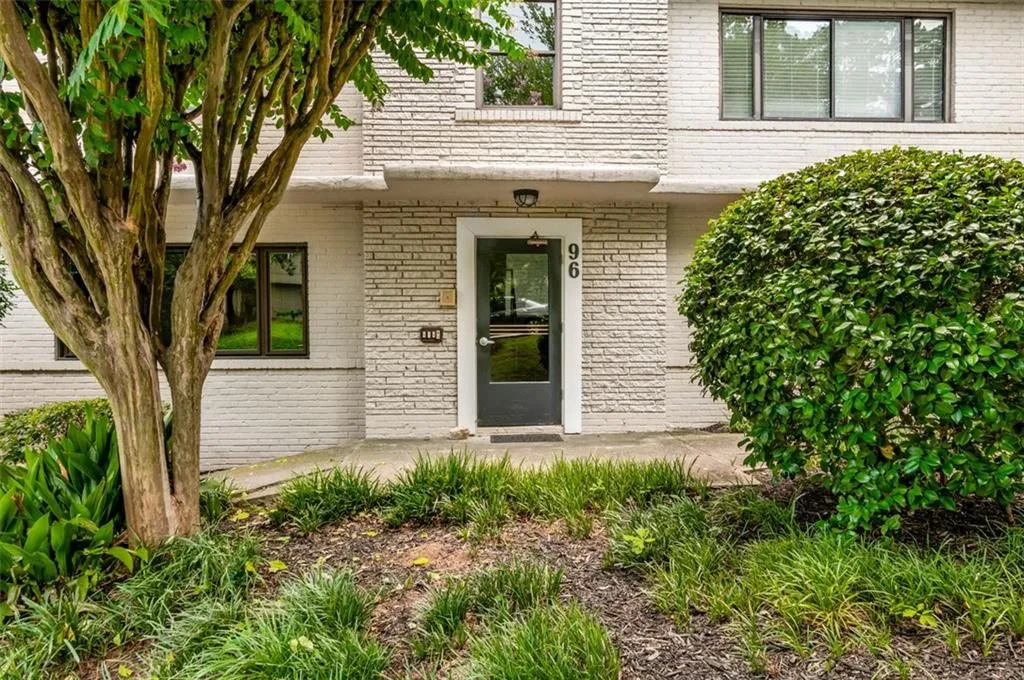 96 Ardmore Place Nw Unit #3, Atlanta, Georgia 30309, 2 Bedrooms Bedrooms, ,1 BathroomBathrooms,Residential,For Sale,96 Ardmore Place Nw Unit #3,7636663