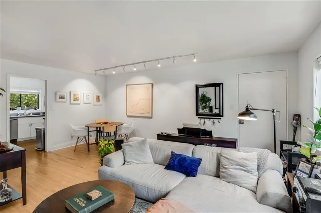 96 Ardmore Place Nw Unit #3, Atlanta, Georgia 30309, 2 Bedrooms Bedrooms, ,1 BathroomBathrooms,Residential,For Sale,96 Ardmore Place Nw Unit #3,7636663