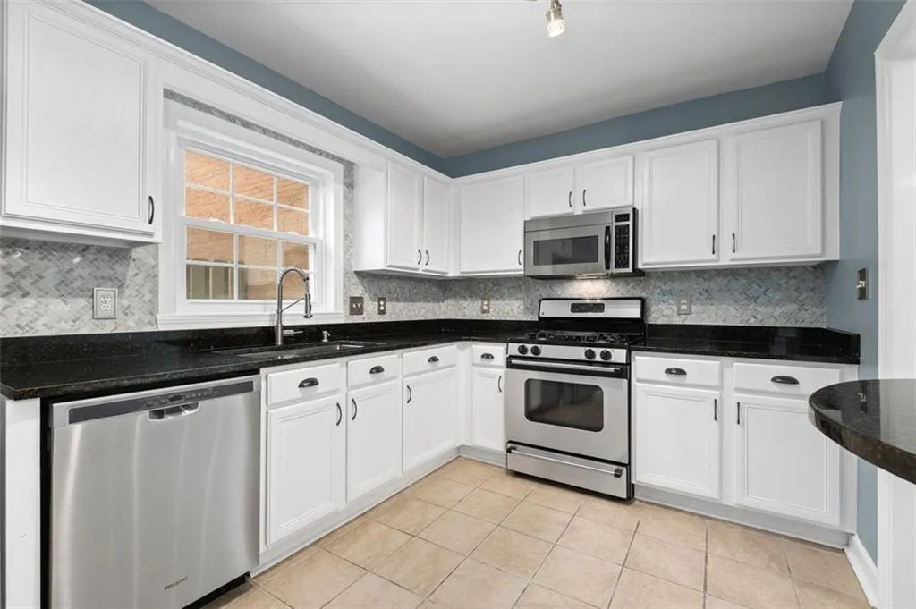 73 Mount Vernon Circle, Sandy Springs, Georgia 30338, 3 Bedrooms Bedrooms, ,2 BathroomsBathrooms,Residential,Sold,73 Mount Vernon Circle,7192972