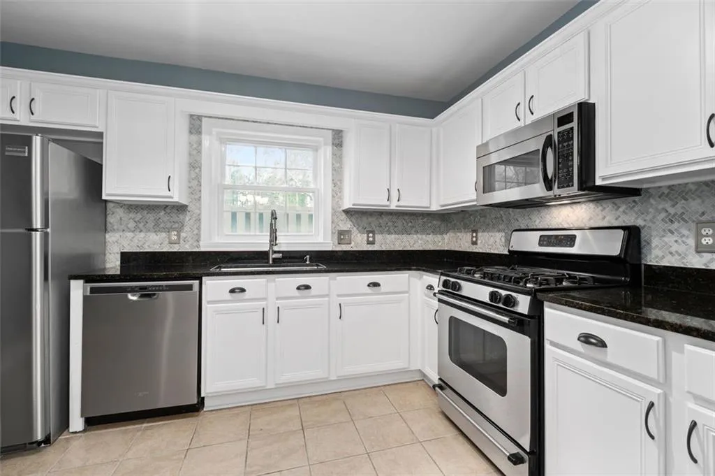 73 Mount Vernon Circle, Sandy Springs, Georgia 30338, 3 Bedrooms Bedrooms, ,2 BathroomsBathrooms,Residential,Sold,73 Mount Vernon Circle,7192972