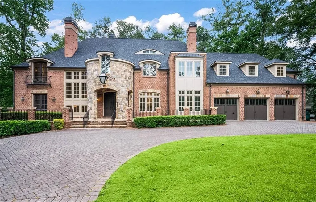 View of front of home featuring a front lawn and a garage