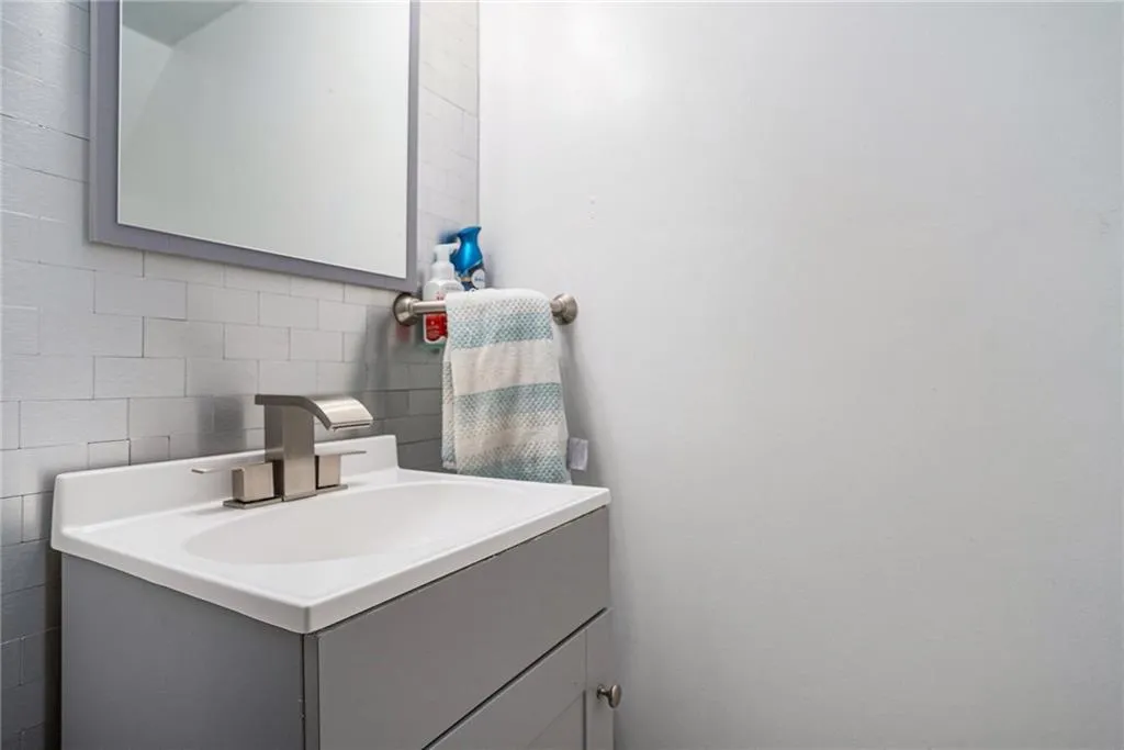 2232 Dunseath Avenue Nw Unit 204, Atlanta, Georgia 30318, 1 Bedroom Bedrooms, ,1 BathroomBathrooms,Residential,For Sale,2232 Dunseath Avenue Nw Unit 204,7614029