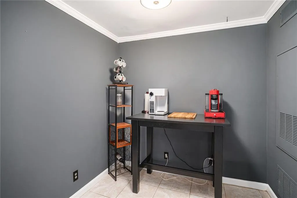 2232 Dunseath Avenue Nw Unit 204, Atlanta, Georgia 30318, 1 Bedroom Bedrooms, ,1 BathroomBathrooms,Residential,For Sale,2232 Dunseath Avenue Nw Unit 204,7614029