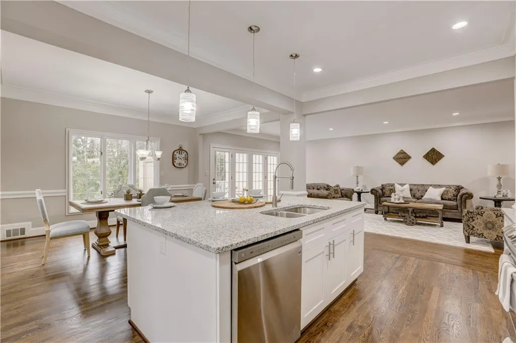 10 Braemore Drive Unit 10, Sandy Springs, Georgia 30328, 4 Bedrooms Bedrooms, ,3 BathroomsBathrooms,Residential,Sold,10 Braemore Drive Unit 10,5946606