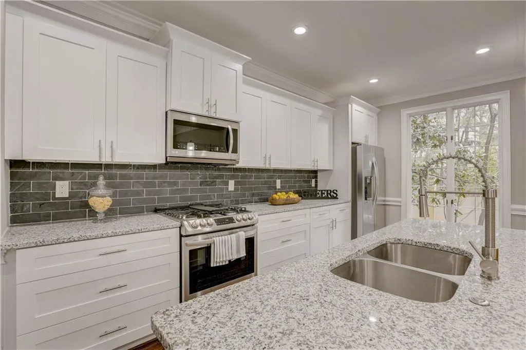 10 Braemore Drive Unit 10, Sandy Springs, Georgia 30328, 4 Bedrooms Bedrooms, ,3 BathroomsBathrooms,Residential,Sold,10 Braemore Drive Unit 10,5946606