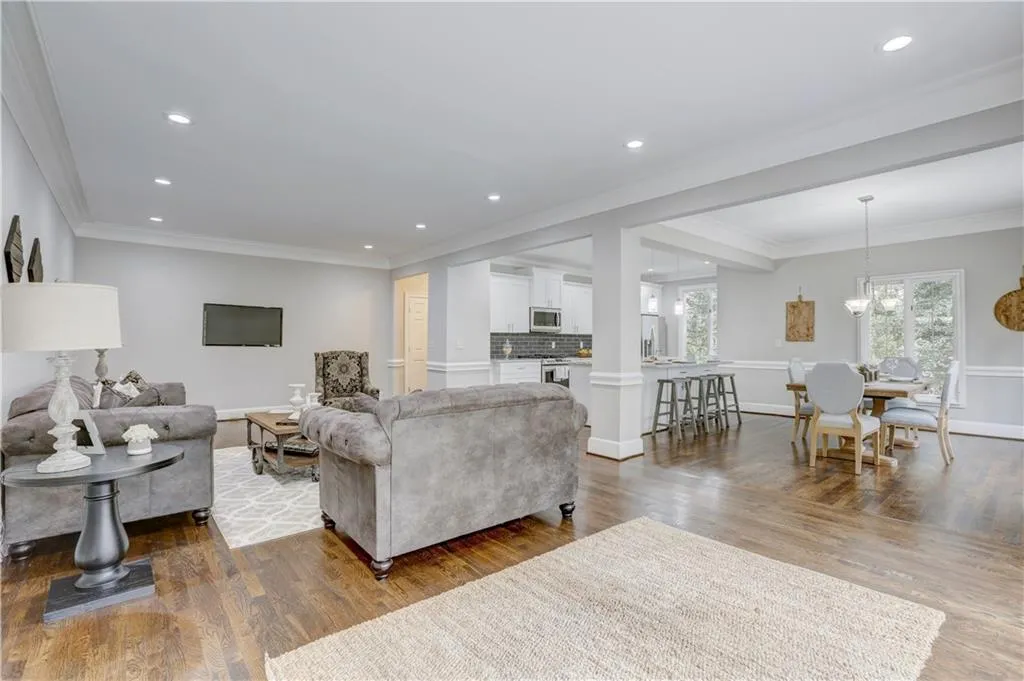 10 Braemore Drive Unit 10, Sandy Springs, Georgia 30328, 4 Bedrooms Bedrooms, ,3 BathroomsBathrooms,Residential,Sold,10 Braemore Drive Unit 10,5946606