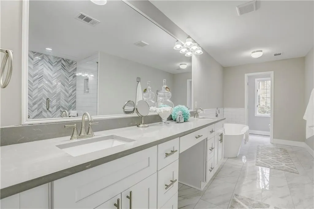 10 Braemore Drive Unit 10, Sandy Springs, Georgia 30328, 4 Bedrooms Bedrooms, ,3 BathroomsBathrooms,Residential,Sold,10 Braemore Drive Unit 10,5946606