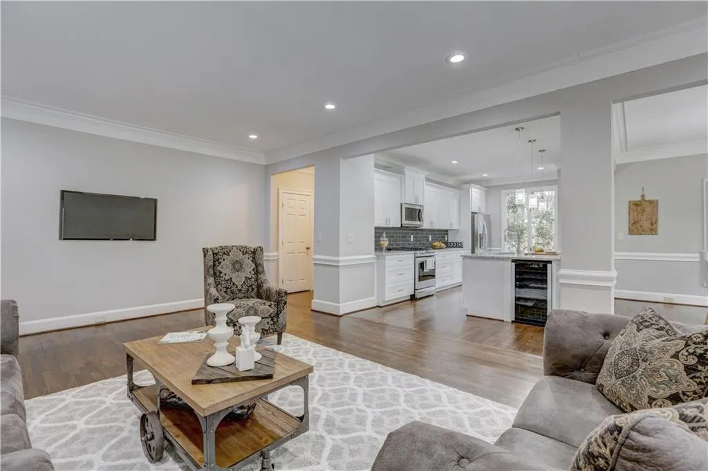 10 Braemore Drive Unit 10, Sandy Springs, Georgia 30328, 4 Bedrooms Bedrooms, ,3 BathroomsBathrooms,Residential,Sold,10 Braemore Drive Unit 10,5946606