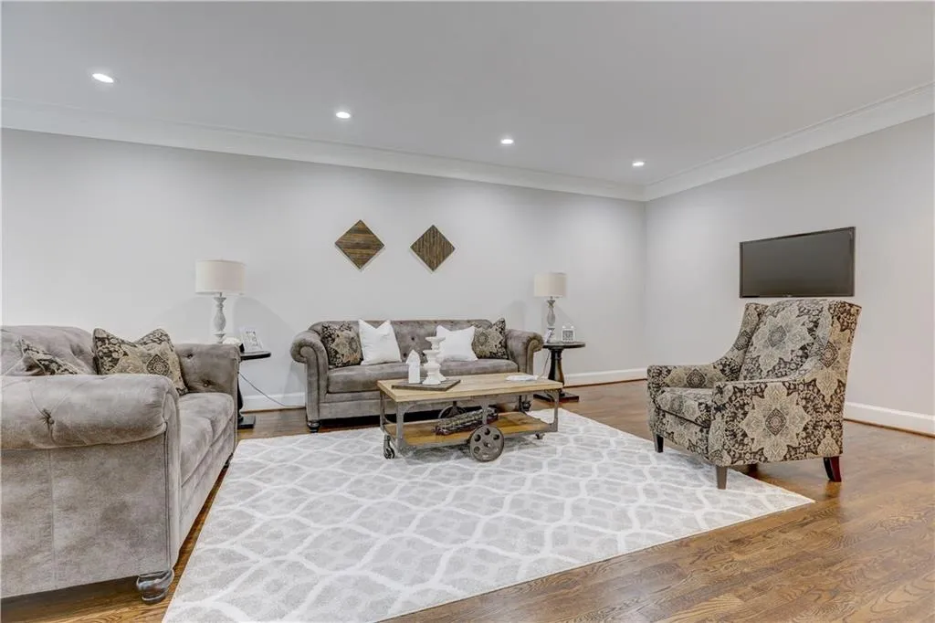 10 Braemore Drive Unit 10, Sandy Springs, Georgia 30328, 4 Bedrooms Bedrooms, ,3 BathroomsBathrooms,Residential,Sold,10 Braemore Drive Unit 10,5946606