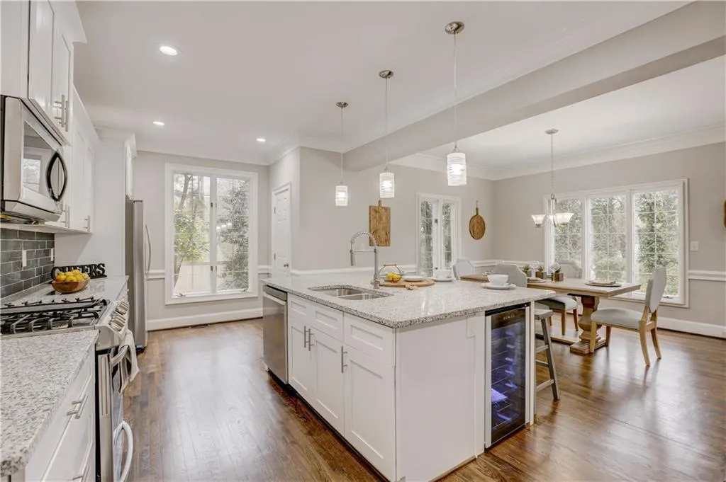 10 Braemore Drive Unit 10, Sandy Springs, Georgia 30328, 4 Bedrooms Bedrooms, ,3 BathroomsBathrooms,Residential,Sold,10 Braemore Drive Unit 10,5946606