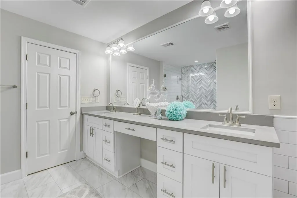 10 Braemore Drive Unit 10, Sandy Springs, Georgia 30328, 4 Bedrooms Bedrooms, ,3 BathroomsBathrooms,Residential,Sold,10 Braemore Drive Unit 10,5946606