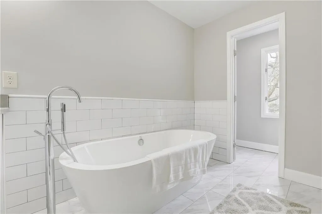 10 Braemore Drive Unit 10, Sandy Springs, Georgia 30328, 4 Bedrooms Bedrooms, ,3 BathroomsBathrooms,Residential,Sold,10 Braemore Drive Unit 10,5946606