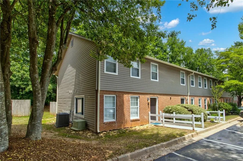 7750 Roswell Road Unit 9d, Sandy Springs, Georgia 30350, 3 Bedrooms Bedrooms, ,3 BathroomsBathrooms,Residential,Sold,7750 Roswell Road Unit 9d,7250699