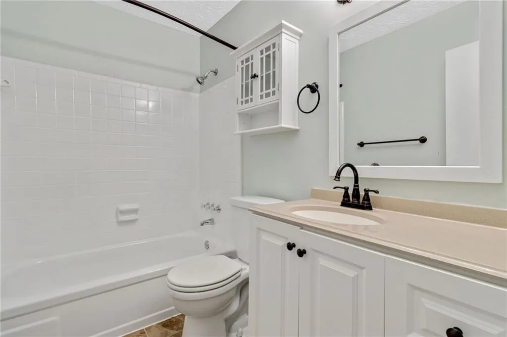 7750 Roswell Road Unit 9d, Sandy Springs, Georgia 30350, 3 Bedrooms Bedrooms, ,3 BathroomsBathrooms,Residential,Sold,7750 Roswell Road Unit 9d,7250699