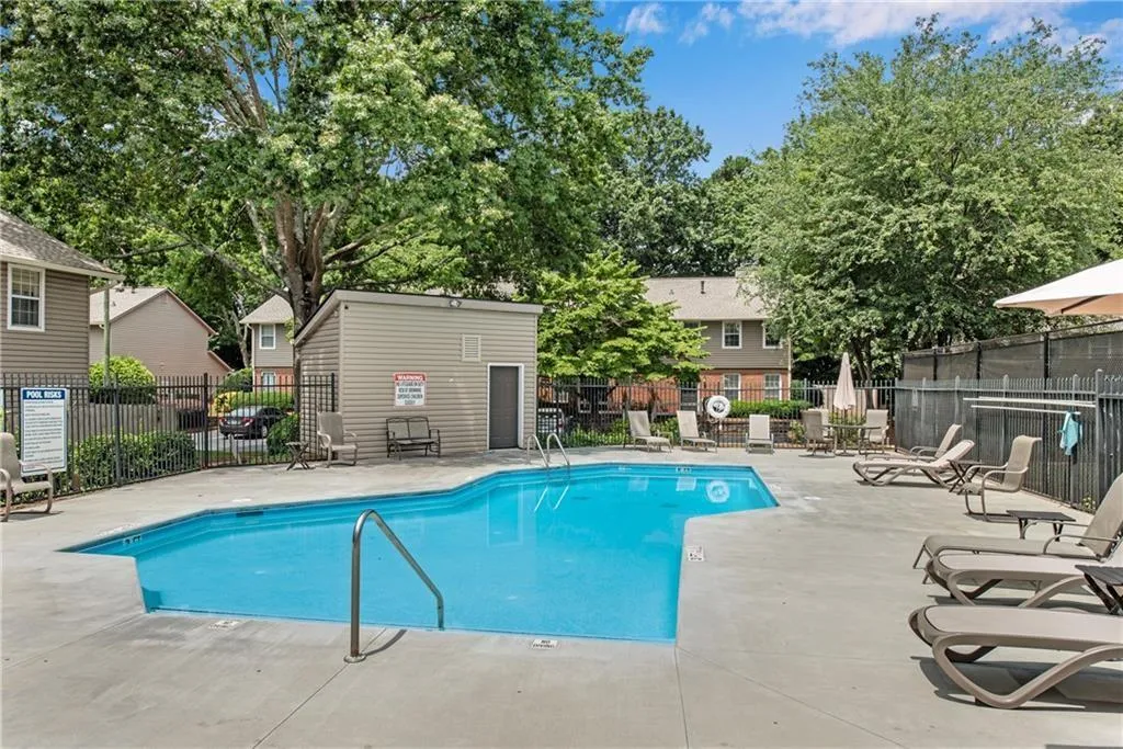 7750 Roswell Road Unit 9d, Sandy Springs, Georgia 30350, 3 Bedrooms Bedrooms, ,3 BathroomsBathrooms,Residential,Sold,7750 Roswell Road Unit 9d,7250699