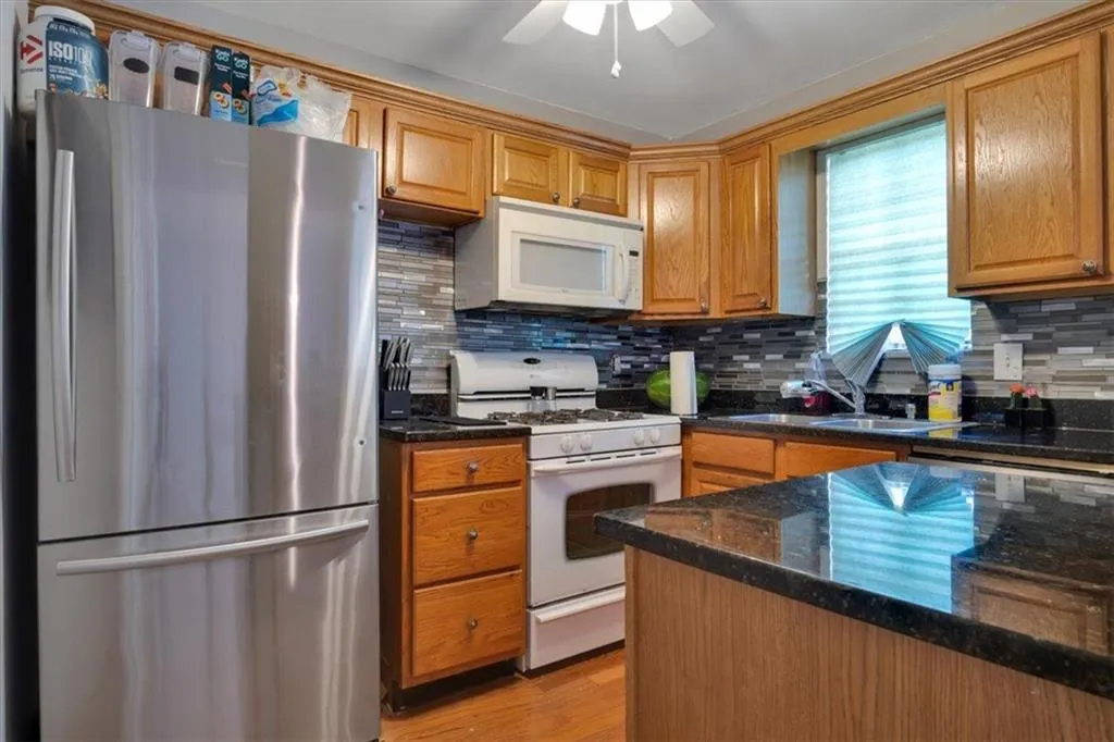 5659 Kingsport Drive Unit 6, Atlanta, Georgia 30342, 2 Bedrooms Bedrooms, ,2 BathroomsBathrooms,Residential,Sold,5659 Kingsport Drive Unit 6,6907655