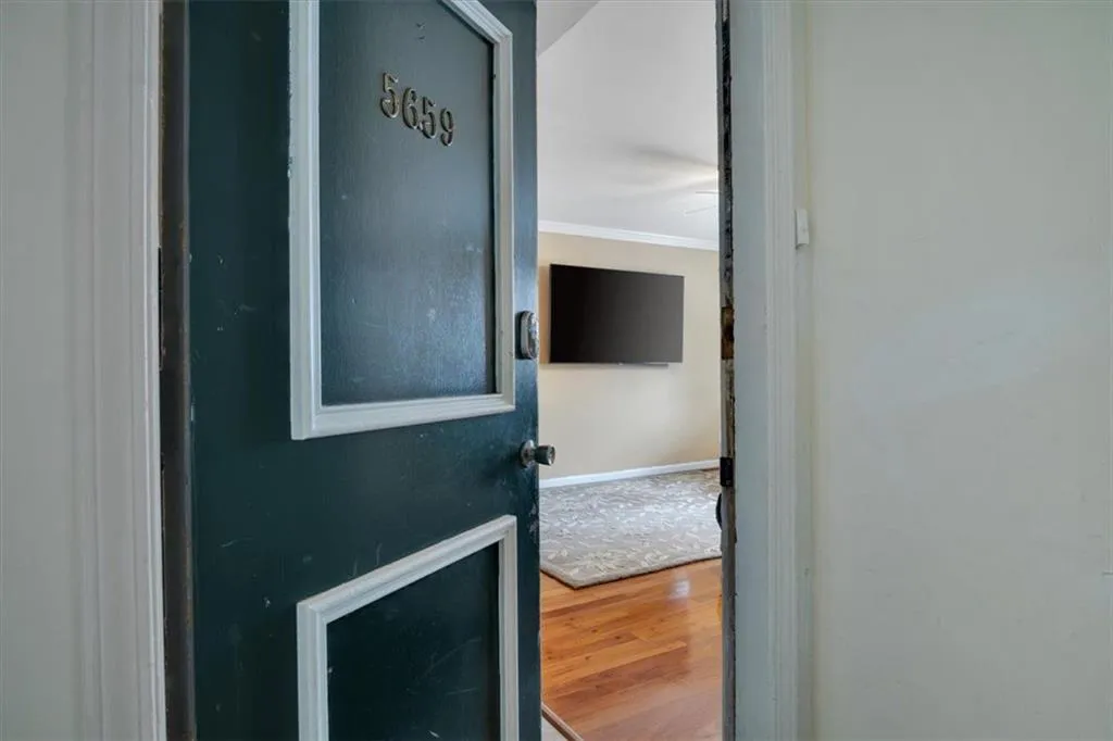 5659 Kingsport Drive Unit 6, Atlanta, Georgia 30342, 2 Bedrooms Bedrooms, ,2 BathroomsBathrooms,Residential,Sold,5659 Kingsport Drive Unit 6,6907655