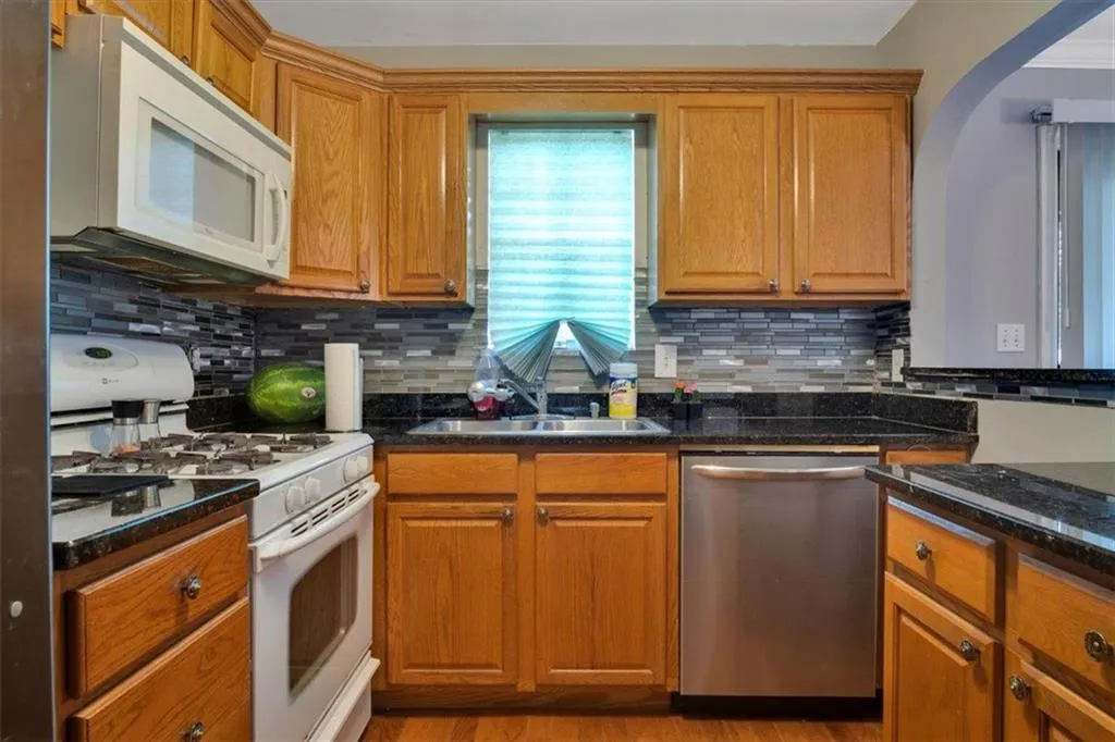 5659 Kingsport Drive Unit 6, Atlanta, Georgia 30342, 2 Bedrooms Bedrooms, ,2 BathroomsBathrooms,Residential,Sold,5659 Kingsport Drive Unit 6,6907655