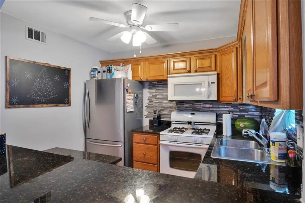 5659 Kingsport Drive Unit 6, Atlanta, Georgia 30342, 2 Bedrooms Bedrooms, ,2 BathroomsBathrooms,Residential,Sold,5659 Kingsport Drive Unit 6,6907655