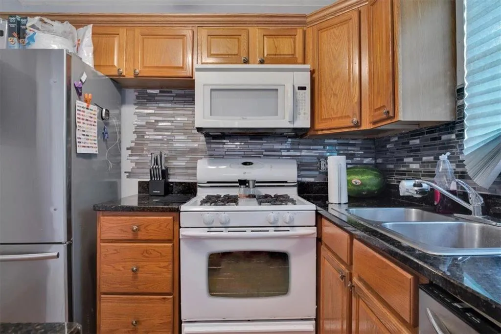 5659 Kingsport Drive Unit 6, Atlanta, Georgia 30342, 2 Bedrooms Bedrooms, ,2 BathroomsBathrooms,Residential,Sold,5659 Kingsport Drive Unit 6,6907655