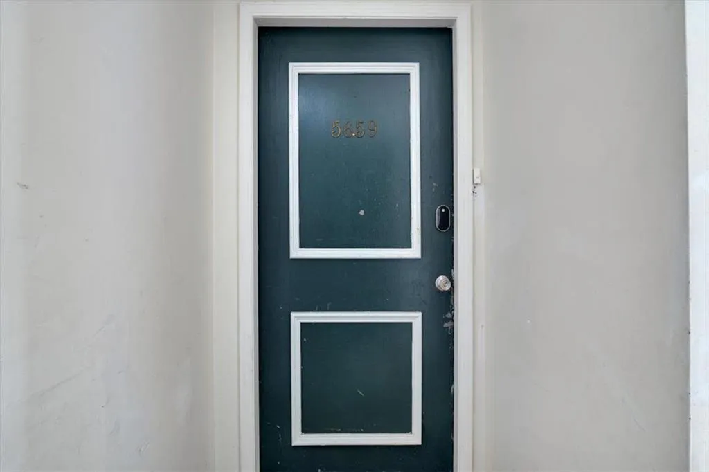 5659 Kingsport Drive Unit 6, Atlanta, Georgia 30342, 2 Bedrooms Bedrooms, ,2 BathroomsBathrooms,Residential,Sold,5659 Kingsport Drive Unit 6,6907655