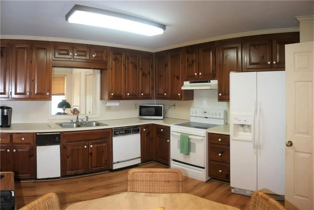 640 Towergate Place, Sandy Springs, Georgia 30350, 3 Bedrooms Bedrooms, ,2 BathroomsBathrooms,Residential,Sold,640 Towergate Place,7099022