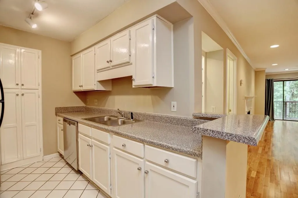3309 Pine Heights Drive Ne Unit 3309, Atlanta, Georgia 30324, 2 Bedrooms Bedrooms, ,2 BathroomsBathrooms,Residential,Sold,3309 Pine Heights Drive Ne Unit 3309,5742224
