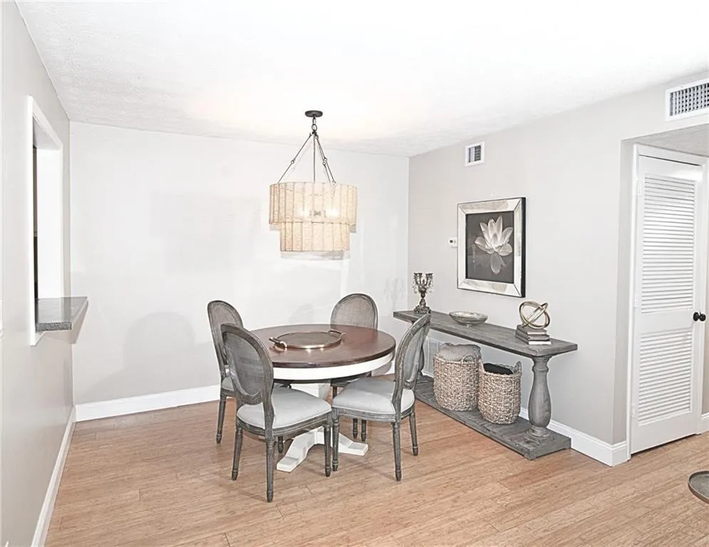 1509 Woodcliff Drive Ne, Sandy Springs, Georgia 30350, 2 Bedrooms Bedrooms, ,1 BathroomBathrooms,Residential,For Sale,1509 Woodcliff Drive Ne,7719795