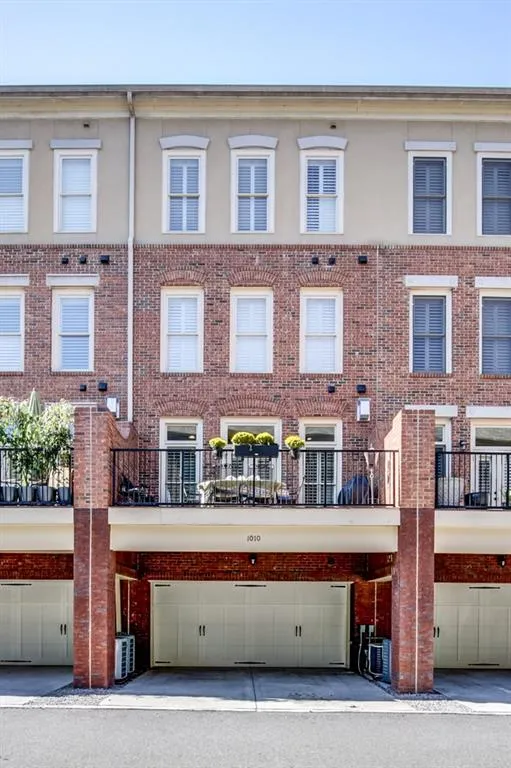 1010 River Vista Drive Unit 1010, Atlanta, Georgia 30339, 4 Bedrooms Bedrooms, ,4 BathroomsBathrooms,Residential,Sold,1010 River Vista Drive Unit 1010,5747765