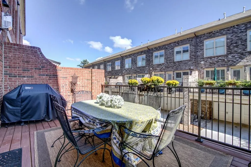 1010 River Vista Drive Unit 1010, Atlanta, Georgia 30339, 4 Bedrooms Bedrooms, ,4 BathroomsBathrooms,Residential,Sold,1010 River Vista Drive Unit 1010,5747765