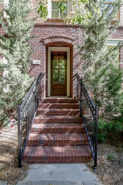 1010 River Vista Drive Unit 1010, Atlanta, Georgia 30339, 4 Bedrooms Bedrooms, ,4 BathroomsBathrooms,Residential,Sold,1010 River Vista Drive Unit 1010,5747765