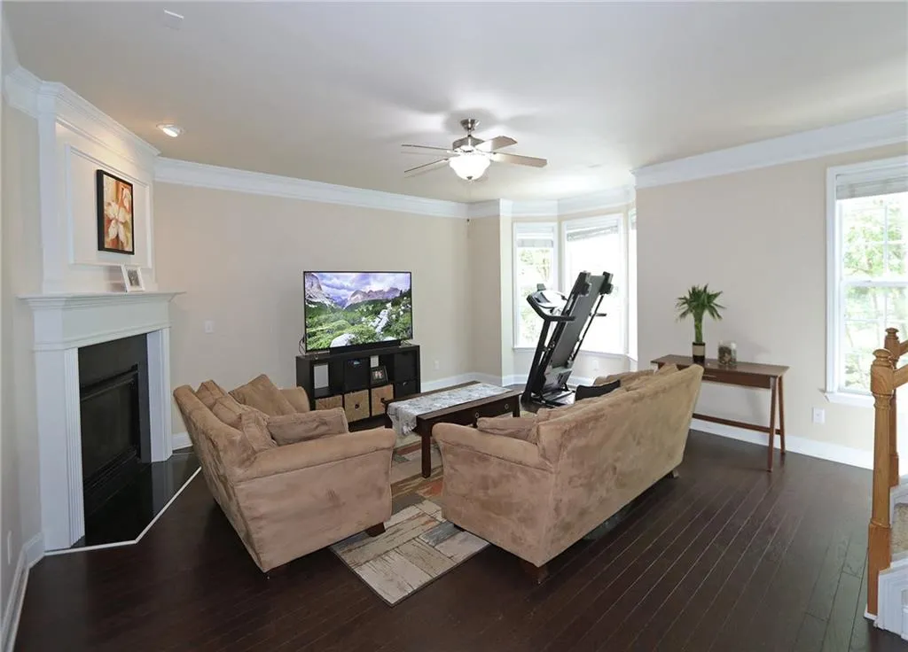 703 Coligny Court, Sandy Springs, Georgia 30350, 3 Bedrooms Bedrooms, ,3 BathroomsBathrooms,Residential,Sold,703 Coligny Court,6029622