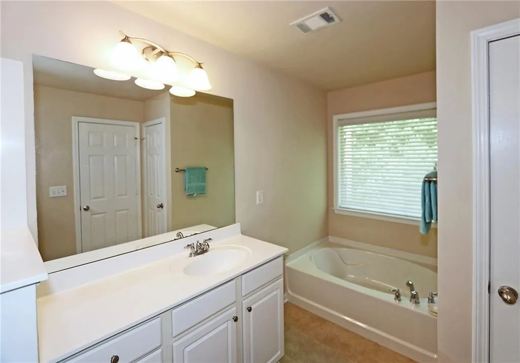 703 Coligny Court, Sandy Springs, Georgia 30350, 3 Bedrooms Bedrooms, ,3 BathroomsBathrooms,Residential,Sold,703 Coligny Court,6029622