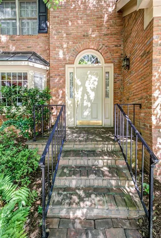39 Ivy Chase Ne, Atlanta, Georgia 30342, 3 Bedrooms Bedrooms, ,2 BathroomsBathrooms,Residential,Sold,39 Ivy Chase Ne,5549715