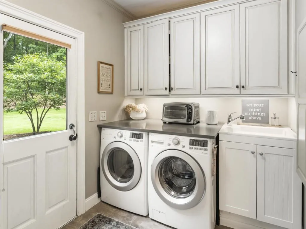 7515 Bridgegate Court, Atlanta, Georgia 30350, 6 Bedrooms Bedrooms, ,4 BathroomsBathrooms,Residential,Sold,7515 Bridgegate Court,7087893