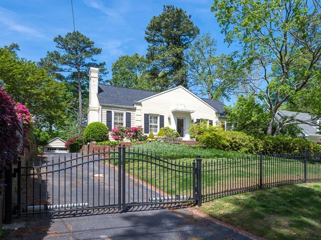 1858 Greystone Road Nw, Atlanta, Georgia 30318, 3 Bedrooms Bedrooms, ,2 BathroomsBathrooms,Residential,Sold,1858 Greystone Road Nw,5703098