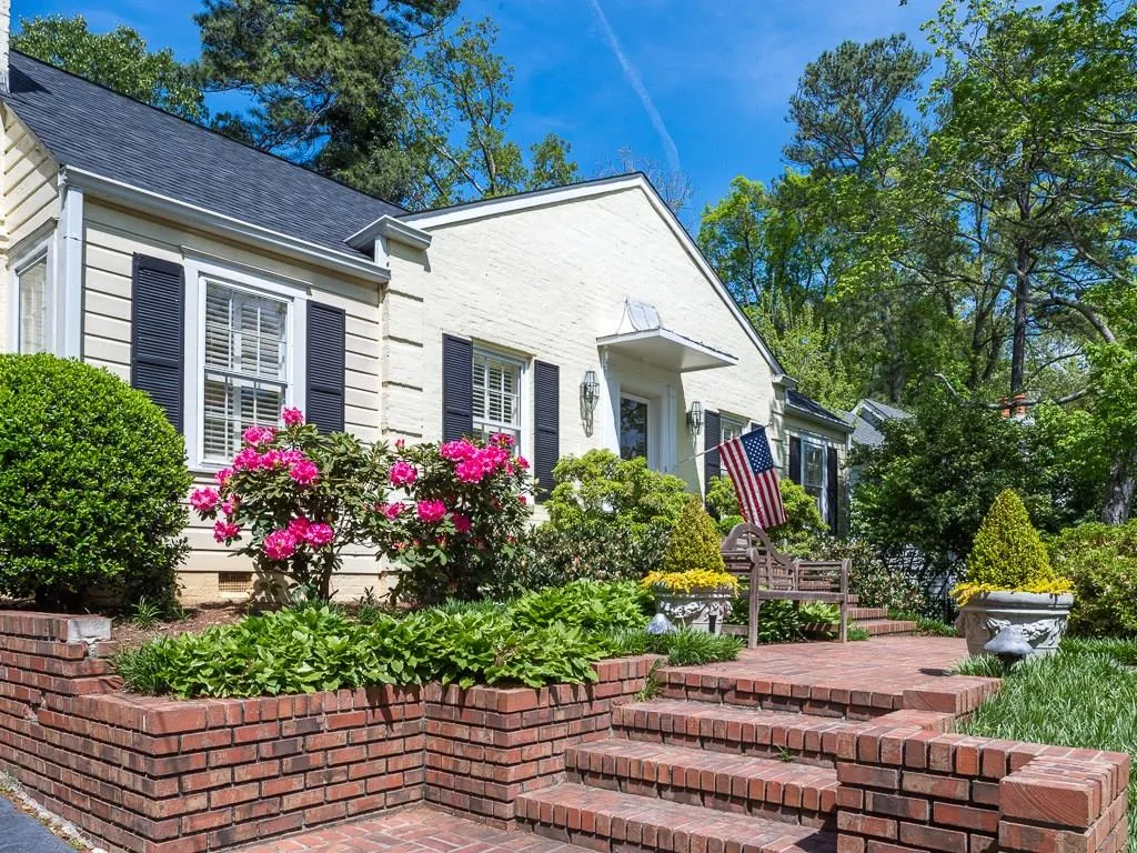 1858 Greystone Road Nw, Atlanta, Georgia 30318, 3 Bedrooms Bedrooms, ,2 BathroomsBathrooms,Residential,Sold,1858 Greystone Road Nw,5703098