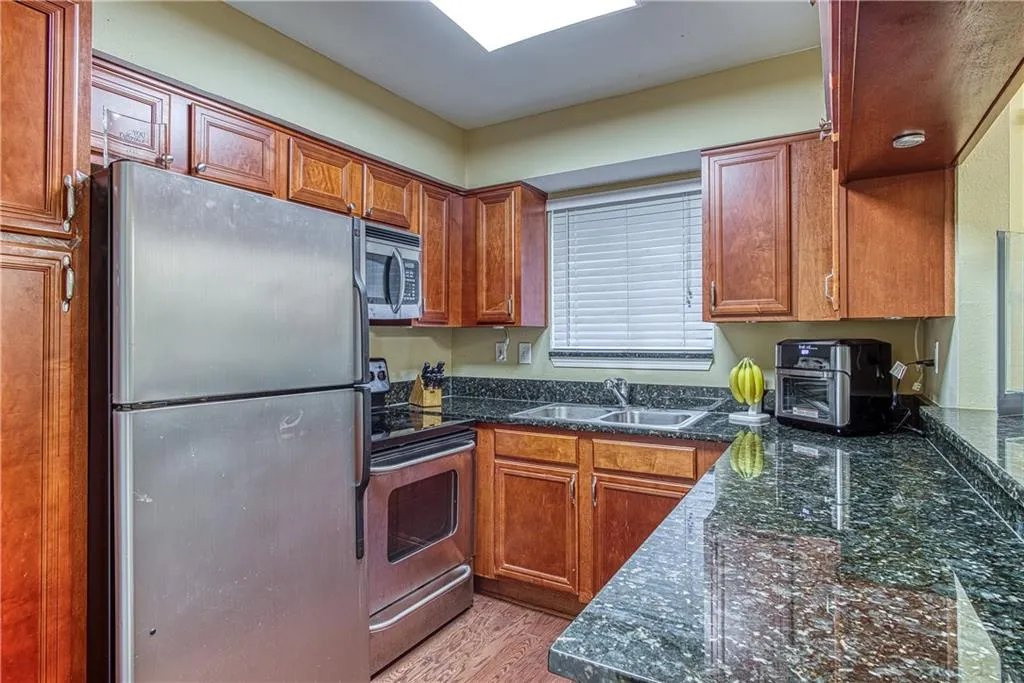 6940 Roswell Road Unit 25d, Atlanta, Georgia 30328, 2 Bedrooms Bedrooms, ,1 BathroomBathrooms,Residential,Sold,6940 Roswell Road Unit 25d,6825073