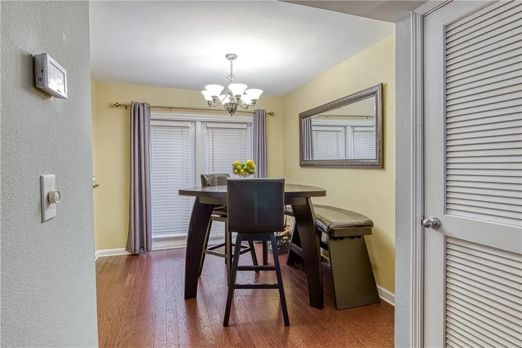 6940 Roswell Road Unit 25d, Atlanta, Georgia 30328, 2 Bedrooms Bedrooms, ,1 BathroomBathrooms,Residential,Sold,6940 Roswell Road Unit 25d,6825073